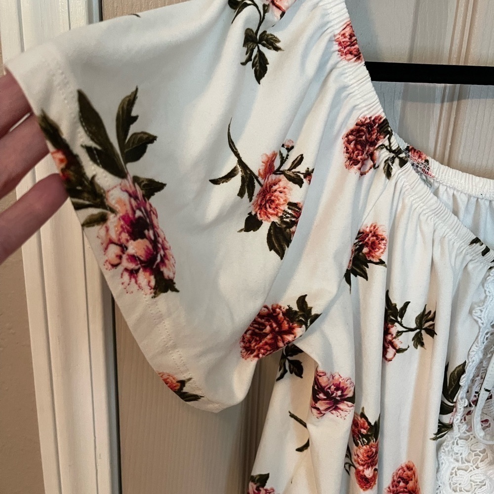 Rue21 Cropped Blouson Rose Print Top - Picture 9 of 9